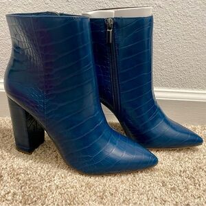 SHOEDAZZLE - US size 7.5 Color: Teal